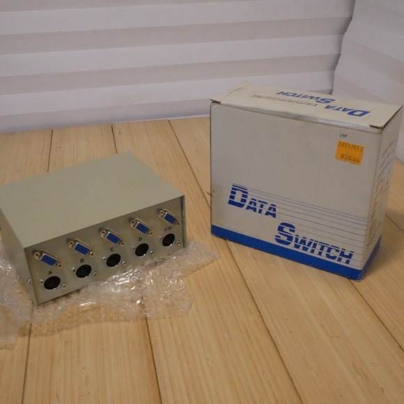 Data Switch Other - NOS Manual DB15 HD15 VGA & 5-Pin AT-Keyboard ABCD Switch 4‎ position in, 1 out